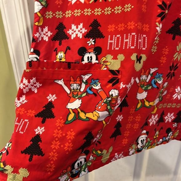Christmas Scrub Top Disney women’s 2X Mickey Goofy Pluto Donald Daisy - Picture 5 of 12
